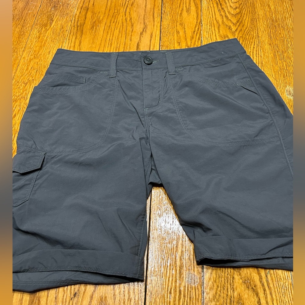 Mountain Hardwear brand hiking shorts.  Ladies size 8.  Excellent condition.